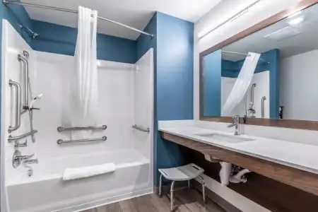 WoodSpring Suites Bakersfield East - 44