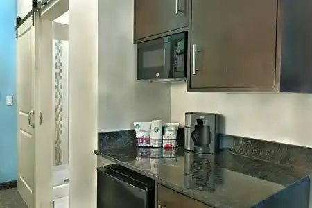 Oxford Suites Bellingham - 37