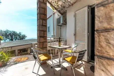 Sun Rose Apartments - 212