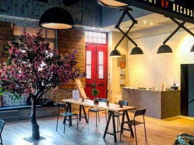 Iconic Athens Hostel - 9