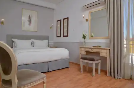 Acropolis Ami Boutique - 7