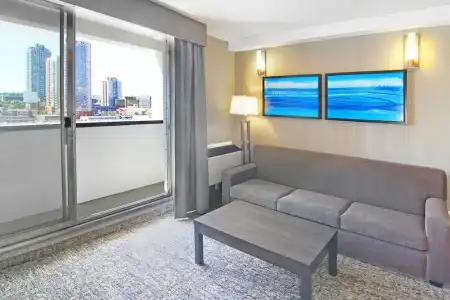 Holiday Inn Express & Suites Calgary by IHG - 82