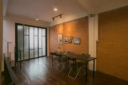 Chedi View Hostel & Rooftop Bar - 6