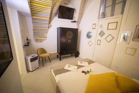 Little Italy Boutique Hostel - 57