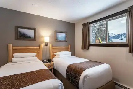 Swiss Chalet Motel - 43