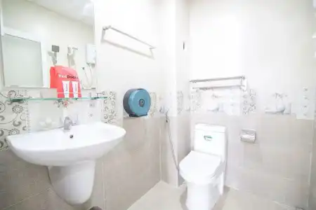 RedDoorz Plus @ Nguyen Van Troi - 6