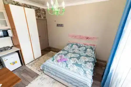 Yourhouse  -2,  66 - 19
