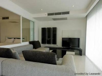 Sunset Plaza Holiday Apartment - 28