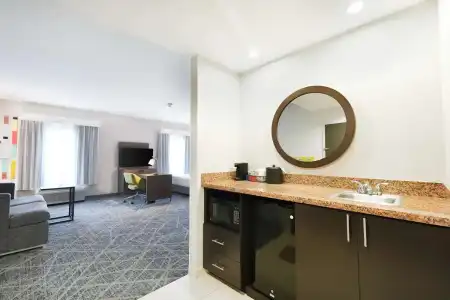 Hampton Inn & Suites Tulsa/Central - 47