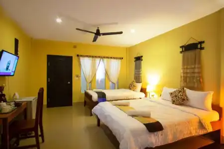 River Retreat Boutique - 109