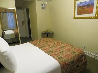 Funky Pool Side Cabana in Dtphx - 45