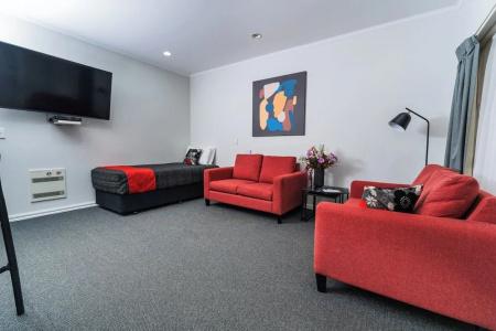 Aubyn Court Spa Motel - 92