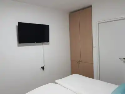 Airport Guest House - 0