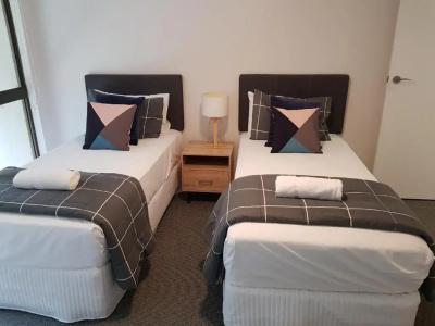 Gemini Court Holiday Apartments - 2