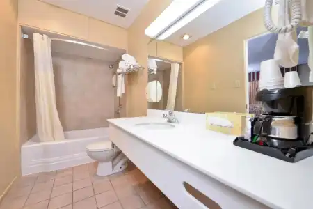 Americas Best Value Inn Lubbock E - 9