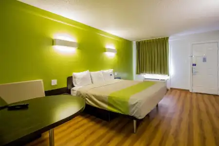 Motel 6 Austin, TX - Midtown - 2
