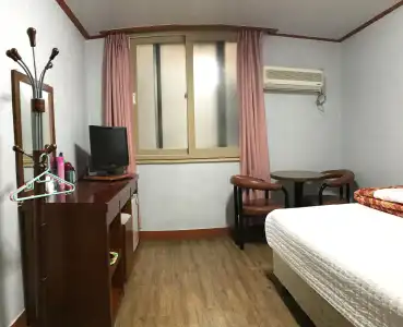 J Motel - 2
