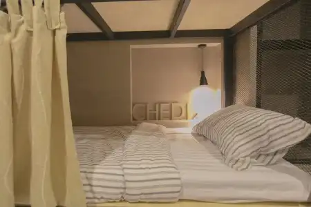 Chedi View Hostel & Rooftop Bar - 1