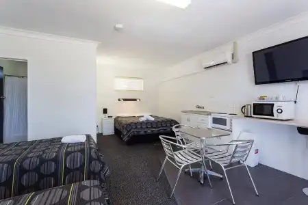 Wynnum Anchor Motel - 8