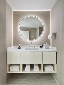 AKA Washington Circle - 12