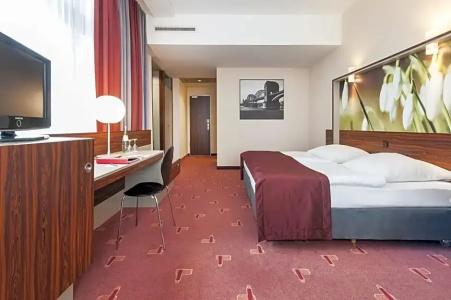 Premier Inn Köln City Mediapark - 67