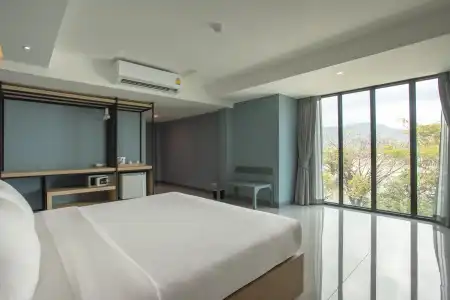 Nora Lakeview - 5