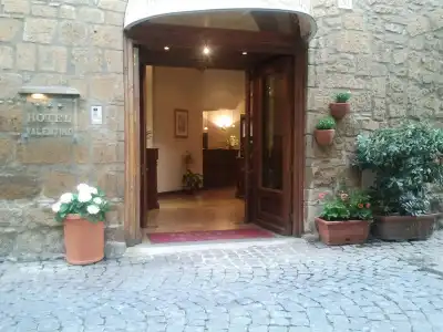Valentino - 0