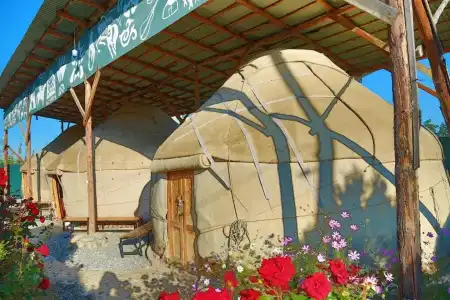 Happy Nomads Yurts & Hostel - 5