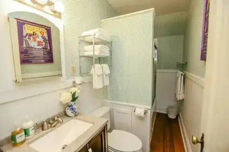 Wilburton Inn - 143