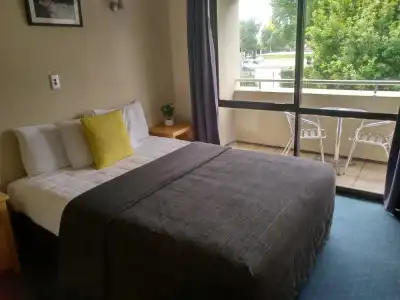 Stadium Motel - 81