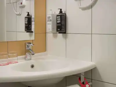 Ibis Kyiv City Center - 8
