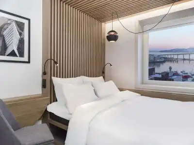 Radisson Blu, - 32