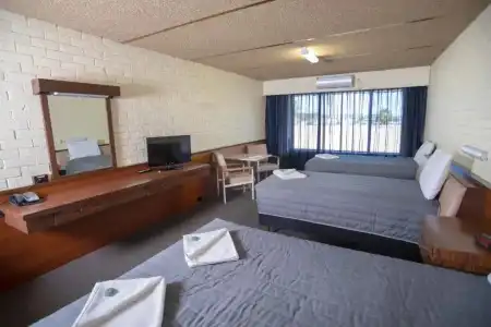 Dog Rock Motel - 72
