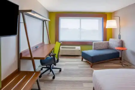 Holiday Inn Express & Suites Des Moines Downtown by IHG - 50
