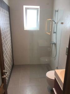 Two Pillows Boutique Hostel - 8