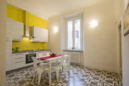 Regis Condo - 161