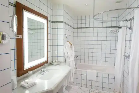 Le Manoir au Lac - 8