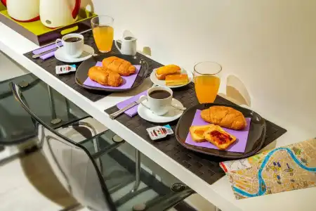 Roma Central Guest House - 11
