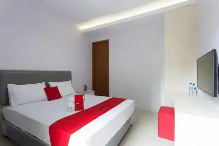 RedDoorz Plus near Cilandak Town Square 2 - 27