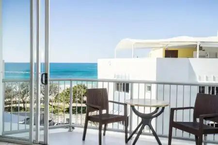 Rolling Surf Resort - 300