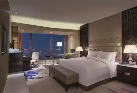 Hilton - 59