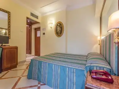 Raeli Noto - 41