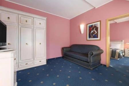 Ramada & Suites by Wyndham Kranjska Gora - 41