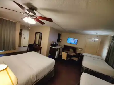 Divya Sutra Suites on Robson Downtown Vancouver - 65