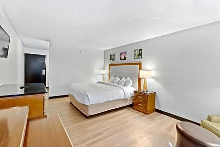 Days Inn by Wyndham Erie - 14