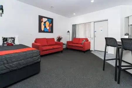 Aubyn Court Spa Motel - 90