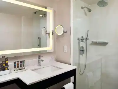 Novotel Toronto Centre - 8