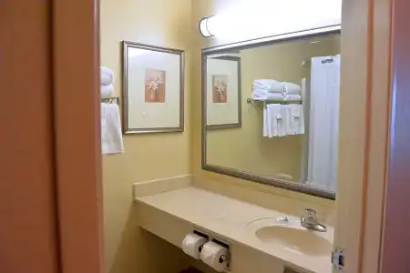 Country Inn & Suites by Radisson, Peoria North, IL - 28