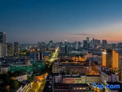 Manchester International (Hangzhou Qiushan Street Subway Station) - 30