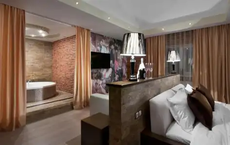 De Gaulle Boutique - 36
